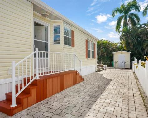 1911 SW 87th Terrace Davie FL 33324