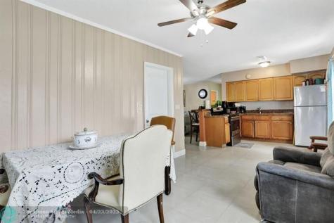 400 SW 14th Place Deerfield Beach FL 33441