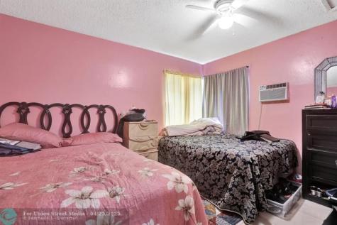 400 SW 14th Place Deerfield Beach FL 33441