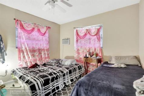 400 SW 14th Place Deerfield Beach FL 33441