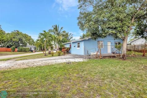 400 SW 14th Place Deerfield Beach FL 33441