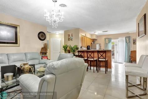 400 SW 14th Place Deerfield Beach FL 33441