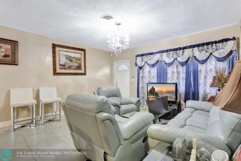 400 SW 14th Place Deerfield Beach FL 33441