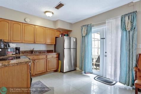 400 SW 14th Place Deerfield Beach FL 33441