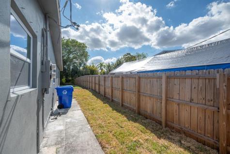 6884 SW 15th Street North Lauderdale FL 33068