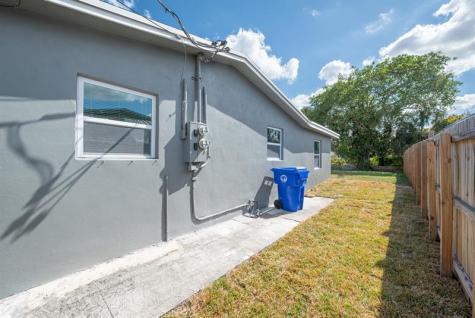 6884 SW 15th Street North Lauderdale FL 33068