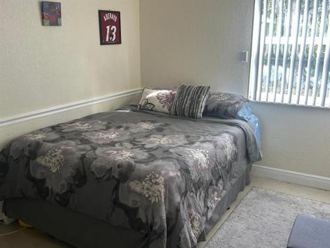 1281 SW 85th Avenue Pembroke Pines FL 33025