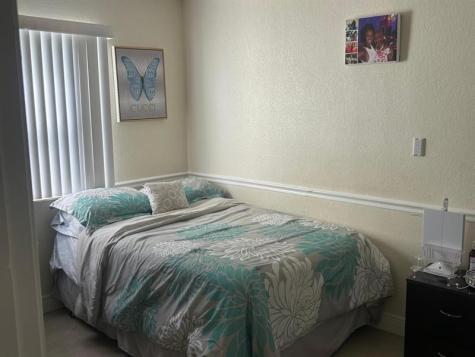 1281 SW 85th Avenue Pembroke Pines FL 33025