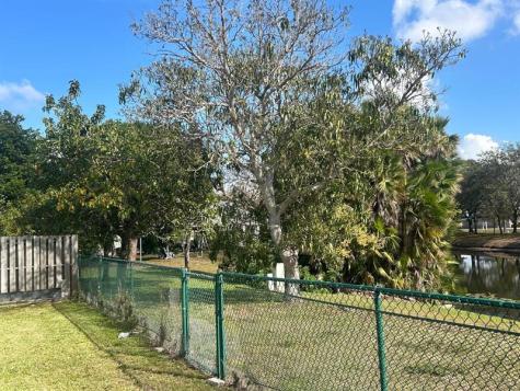 1281 SW 85th Avenue Pembroke Pines FL 33025