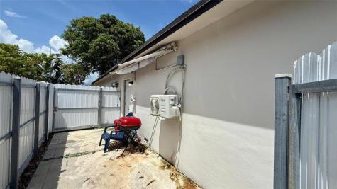 8231 SW 9th Street North Lauderdale FL 33068