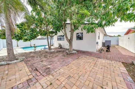 8231 SW 9th Street North Lauderdale FL 33068
