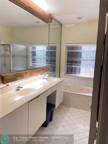 3542 Sahara Springs Pompano Beach FL 33069