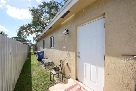 3298 NW 49th Street Miami FL 33142