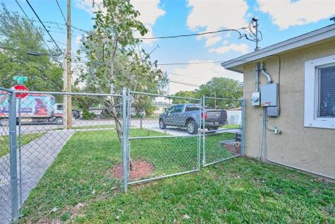 3298 NW 49th Street Miami FL 33142