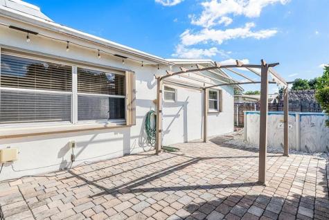 9040 NW 20th Street Pembroke Pines FL 33024