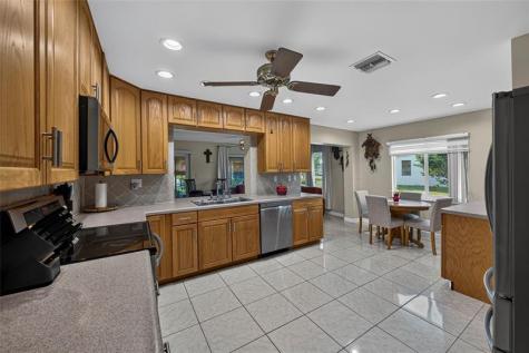9812 NW 75th Court Tamarac FL 33321