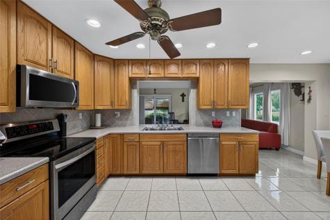 9812 NW 75th Court Tamarac FL 33321