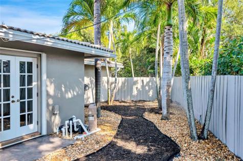 1760 NE 40th Court Oakland Park FL 33334