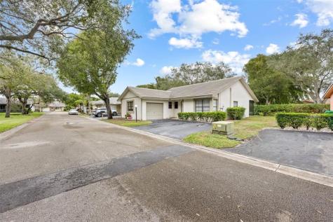 425 Shadow Wood Lane Coral Springs FL 33071