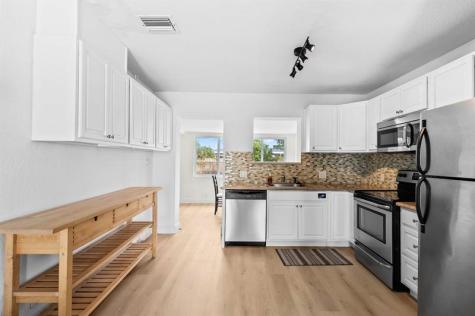 41 NE 46th Street Oakland Park FL 33334