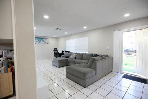 6597 Salem Street North Lauderdale FL 33068