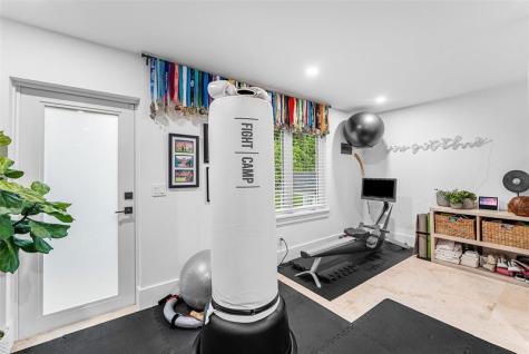 2421 NE 12th Street Fort Lauderdale FL 33304