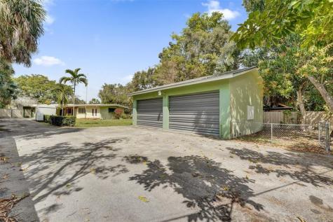 720 E Country Club Circle Plantation FL 33317