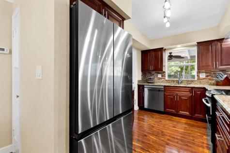806 SE 9th Avenue Deerfield Beach FL 33441