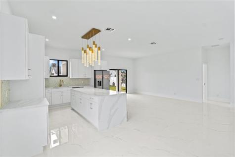 4330 SW 24th Street West Park FL 33023