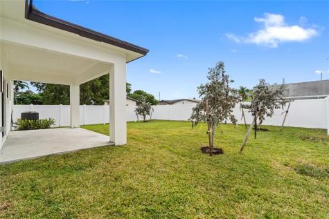 4330 SW 24th Street West Park FL 33023