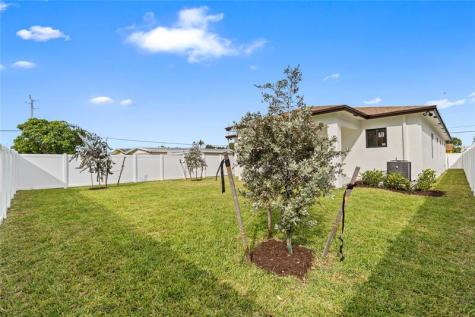 4330 SW 24th Street West Park FL 33023