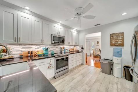 2611 NE 53rd Street Lighthouse Point FL 33064