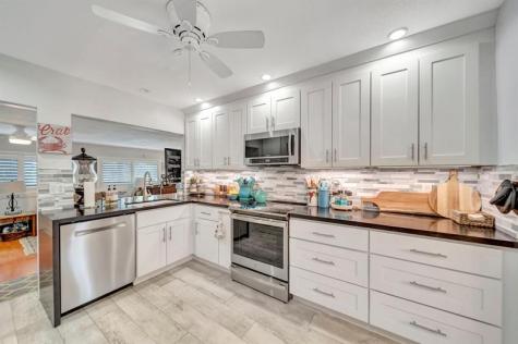 2611 NE 53rd Street Lighthouse Point FL 33064