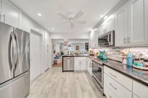 2611 NE 53rd Street Lighthouse Point FL 33064