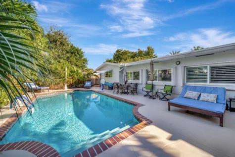 2611 NE 53rd Street Lighthouse Point FL 33064