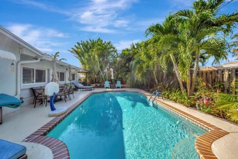2611 NE 53rd Street Lighthouse Point FL 33064