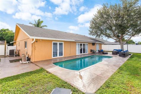 9661 Carousel Circle S Boca Raton FL 33434