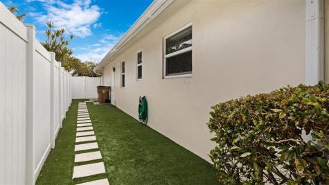 817 SE 13th Court Deerfield Beach FL 33441