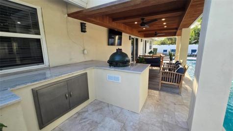 817 SE 13th Court Deerfield Beach FL 33441