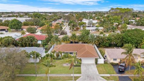 817 SE 13th Court Deerfield Beach FL 33441