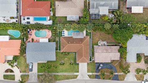 817 SE 13th Court Deerfield Beach FL 33441