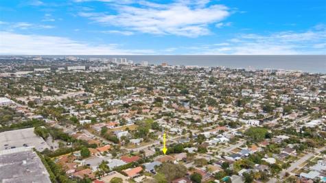 817 SE 13th Court Deerfield Beach FL 33441