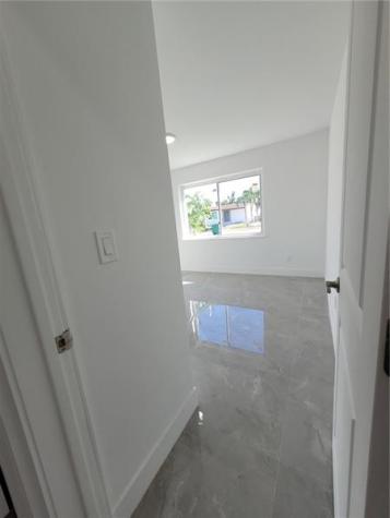 6041 SW 17th Street Miami FL 33155