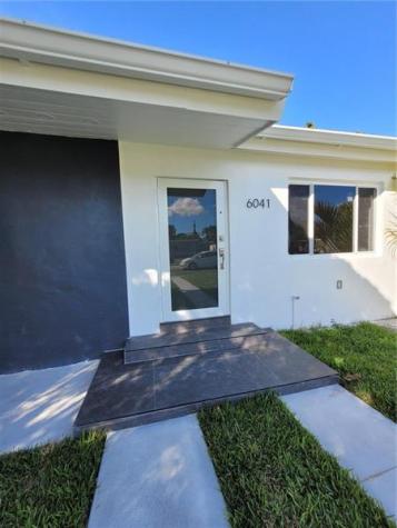 6041 SW 17th Street Miami FL 33155