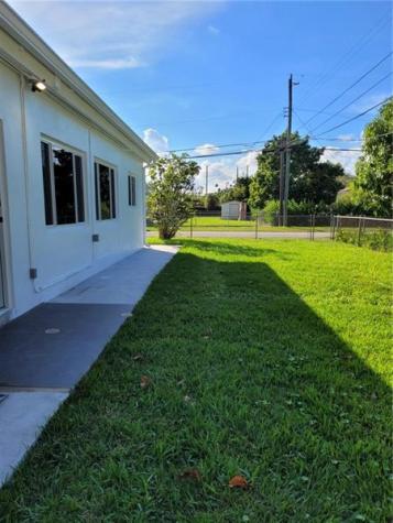 6041 SW 17th Street Miami FL 33155
