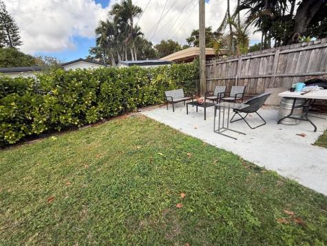 6041 SW 17th Street Miami FL 33155