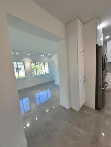 6041 SW 17th Street Miami FL 33155
