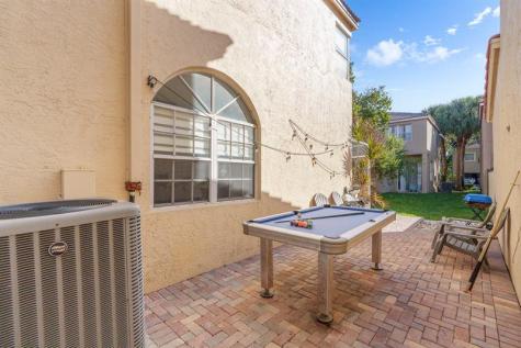 527 NW 87th Lane Coral Springs FL 33071