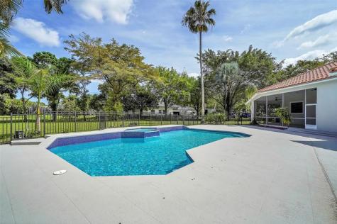 7685 NW 47th Drive Coral Springs FL 33067