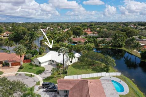 9800 NW 10th Court Plantation FL 33322